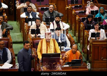 Lucknow, Inde. 05th Feb, 2024. LUCKNOW, INDE - 5 FÉVRIER : le ministre des Finances de l'Uttar Pradesh, Suresh Kumar Khanna, présente le budget de l'État 2024-25 à l'Assemblée de L'UP le 5 février 2024 à Lucknow, en Inde. (Photo de Deepak Gupta Hindustan Times/Sipa USA) crédit : Sipa USA/Alamy Live News Banque D'Images