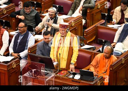 Lucknow, Inde. 05th Feb, 2024. LUCKNOW, INDE - 5 FÉVRIER : le ministre des Finances de l'Uttar Pradesh, Suresh Kumar Khanna, présente le budget de l'État 2024-25 à l'Assemblée de L'UP le 5 février 2024 à Lucknow, en Inde. (Photo de Deepak Gupta Hindustan Times/Sipa USA) crédit : Sipa USA/Alamy Live News Banque D'Images