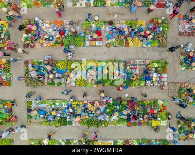 25 janvier 2024 : scène d'un marché rural dans la ville de VI Thanh, province d'an Giang, Vietnam Banque D'Images