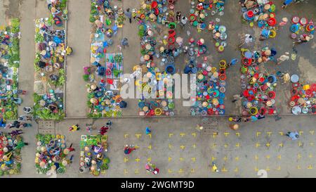 25 janvier 2024 : scène d'un marché rural dans la ville de VI Thanh, province d'an Giang, Vietnam Banque D'Images