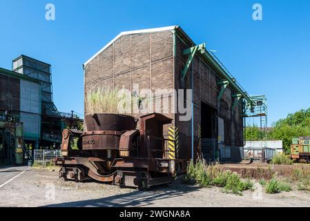 Hattingen, Allemagne - 9 août 2022 : ancienne usine industrielle avec haut fourneau, aciéries désaffectées Henrichshuette, aujourd'hui musée du patrimoine industriel, H. Banque D'Images