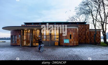 Le bâtiment Maastunnel pour piétons et cyclistes, Rotterdam, pays-Bas Banque D'Images