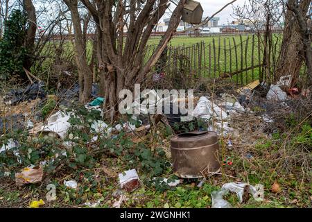 Bedfont, Royaume-Uni. 5 février 2024. Mouches et déchets ménagers à Bedfont dans le quartier londonien de Hounslow. Crédit : Maureen McLean/Alamy Banque D'Images