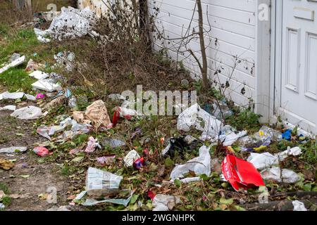 Bedfont, Royaume-Uni. 5 février 2024. Mouches et déchets ménagers à Bedfont dans le quartier londonien de Hounslow. Crédit : Maureen McLean/Alamy Banque D'Images