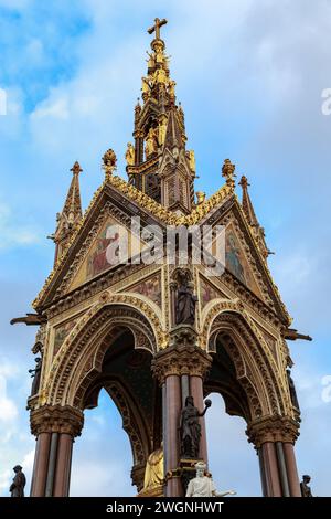 LONDRES, GRANDE-BRETAGNE - 20 MAI 2014 : il s'agit d'un fragment architectural du mémorial du Prince Albert dans le parc Kensingston. Banque D'Images