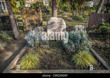 Lothar und Almuth Bisky, Grab, Dorotheenstädtischer Friedhof, Chausseestraße, Mitte, Berlin, Deutschland Lothar und Almuth Bisky, Grab, Dorotheenstädtischer Friedhof, Chausseestraße, Mitte, Berlin, Deutschland *** Lothar et Almuth Bisky, grave, Dorotheenstädtischer Friedhof, Chausseestraße, Mitte, Berlin, Allemagne Lothar et Almuth Bisky, grave, Dorotheenstädtischer Friedhof, Chausseestraße, Mitte, Berlin, Allemagne Banque D'Images