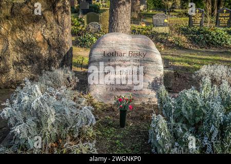 Lothar und Almuth Bisky, Grab, Dorotheenstädtischer Friedhof, Chausseestraße, Mitte, Berlin, Deutschland Lothar und Almuth Bisky, Grab, Dorotheenstädtischer Friedhof, Chausseestraße, Mitte, Berlin, Deutschland *** Lothar et Almuth Bisky, grave, Dorotheenstädtischer Friedhof, Chausseestraße, Mitte, Berlin, Allemagne Lothar et Almuth Bisky, grave, Dorotheenstädtischer Friedhof, Chausseestraße, Mitte, Berlin, Allemagne Banque D'Images