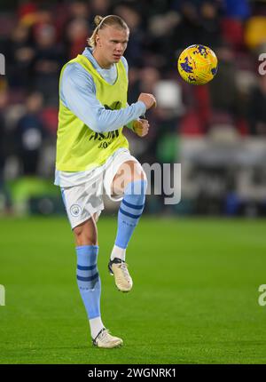 Londres, Royaume-Uni. 05th Feb, 2024 - Brentford v Manchester City - premier League - Gtech Community Stadium. Erling Haaland de Manchester City se réchauffe. Crédit photo : Mark pain / Alamy Live News Banque D'Images