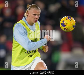 Londres, Royaume-Uni. 05th Feb, 2024 - Brentford v Manchester City - premier League - Gtech Community Stadium. Erling Haaland de Manchester City se réchauffe. Crédit photo : Mark pain / Alamy Live News Banque D'Images