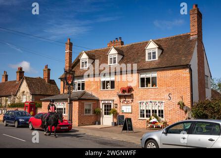 Royaume-Uni, Angleterre, Suffolk, East Bergholt, The Street, le Lion Inn Banque D'Images