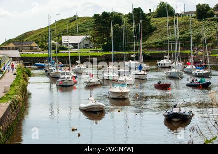 Gorey, Irlande - 23 août 2017. Petit port avec yachts à Gorey in Co. Wexford, Irlande Banque D'Images