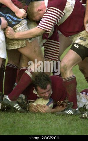 GALA V WATSONIANS, NETHERDALE. 22/1/00. Tichie Gray de Gala plonge pour marquer un essai. Banque D'Images