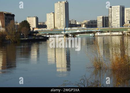 Architecture de Vitry sur Seine au bord de la Seine, Val de Marne, France Banque D'Images