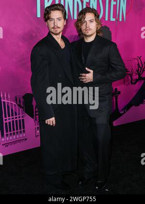 HOLLYWOOD, LOS ANGELES, CALIFORNIE, États-Unis - 05 FÉVRIER : Cole Sprouse et son frère Dylan Sprouse arrivent à la projection spéciale de Los Angeles de Lisa Frankenstein, film Focus Features, qui s'est tenue au Hollywood Athletic Club le 5 février 2024 à Hollywood, Los Angeles, Californie, États-Unis. (Photo de Xavier Collin/image Press Agency) Banque D'Images