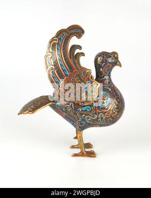 Brûleur d'encens chinois cloisonne du XIXe siècle ou du début du XXe siècle à paon et couverture. Banque D'Images