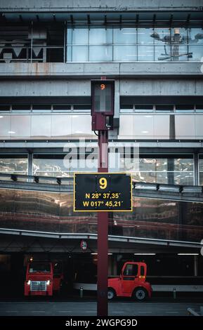 Les pilotes ont vue sur une place de stationnement à l'aéroport Banque D'Images