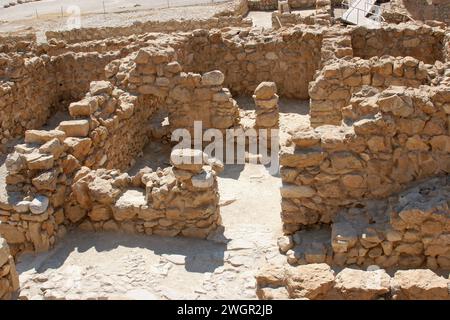 Parc national de Qumran, ruines du village adjacent aux grottes de manuscrits de la mer morte, désert de Judée, Israël Banque D'Images