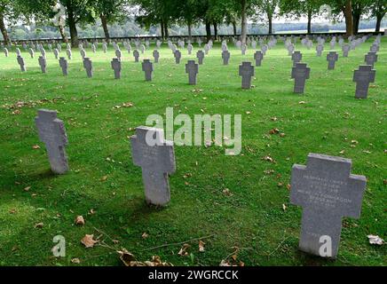 Pierres tombales de la première Guerre mondiale cimetière militaire allemand à Belleau, Torcy-en-Valois, Nord de la France, France. Banque D'Images