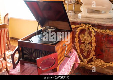 Ancien gramophone exposé dans un palais de Kazlowka, Pologne Banque D'Images