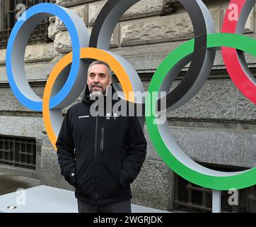 Milan, Italie. 06th Feb, 2024. Milan, Italie MILAN CORTINA 2026 LES SYMBOLES OLYMPIQUES ET PARALYMPIQUES RÉVÉLÉS SUR LA PIAZZA SCALA À MILAN avec les institutions sportives, les municipalités régionales sur la photo : crédit : Agence photo indépendante/Alamy Live News Banque D'Images