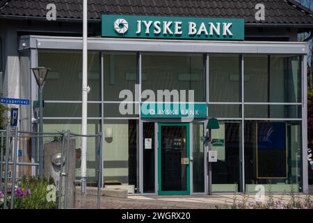 Sonderborg, Danemark 16 mai 2023, le logo de la marque de la banque danoise 'Jyske Bank' devant une succursale Banque D'Images