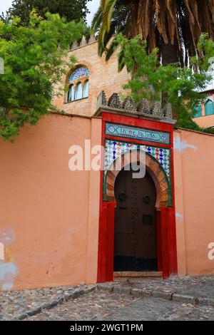 ©Sylvestre/MAXPPP - Grenade Spain 06/02/2024 ; rue de l'albaycin;ancien quartier arabe ,porte Banque D'Images