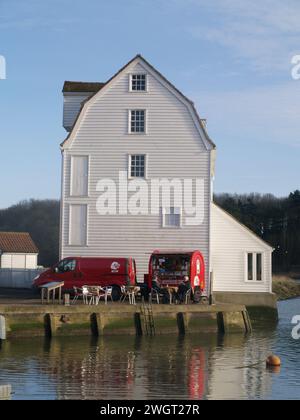 Woodbridge Tide Mill sous le soleil d'hiver Banque D'Images