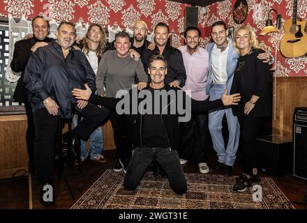 AMSTERDAM - (G-d) Frans Bauer, Peter Beense, Jordy Huisman, Wolter Kroes, Sander Huisman, Jeroen van der Boom, Tino Martin, Yuki Kempees, Douwe Bob et Samantha Steenwijk lors de la présentation du line-up de Holland Sings Hazes, en préparation du concert annuel Sing-Along au Ziggo Dome. ANP EVA PLEVIER pays-bas OUT - belgique OUT Banque D'Images