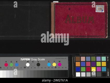 Carnet de croquis avec 34 feuilles, Anton Mauve, c. 1876 - 1888 Carnet de croquis composé de 34 magazines avec principalement des paysages avec des vaches et des bergers avec des troupeaux de moutons et des paysages de dunes, y compris des études préliminaires pour la peinture «promenade le long de la plage». papier. boekband : carton. boekband : lin (matière). craie. brosse à crayon troupeau, berger, berger, berger, berger, berger, vacher, etc. mouton. vache. côte des dunes Banque D'Images