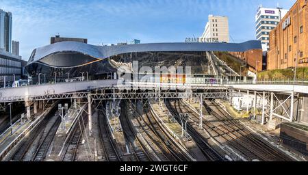 BIRMINGHAM NEW STREET STATION, BIRMINGHAM, ROYAUME-UNI - 1ER FÉVRIER 2024. L'extérieur de Birmingham New Street train Station montrant l'entrée de chemin de fer p Banque D'Images