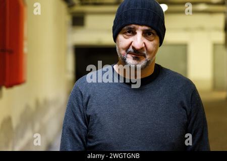 Homme dans un sous-sol, Milan, Italie. Banque D'Images