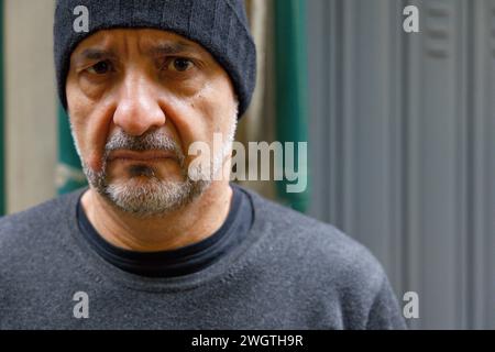 Homme dans un sous-sol, Milan, Italie Banque D'Images