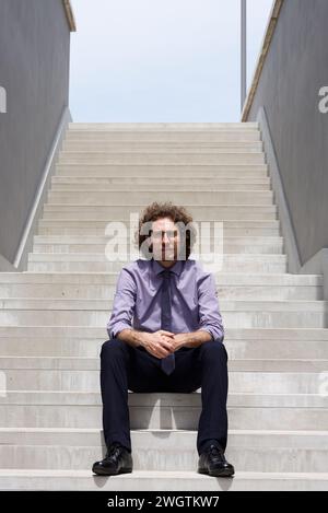 Homme dans la ville, Milan, Italie. Banque D'Images
