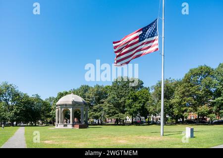 Salem, États-Unis - 11 août 2019 : vue sur le kiosque à musique de Salem Common pendant une journée ensoleillée Banque D'Images