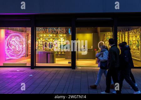 Le magasin Swarovski sur la place Wallraf, Cologne, Allemagne. Der Swarovski Store am Wallrafplatz, Koeln, Deutschland. Banque D'Images