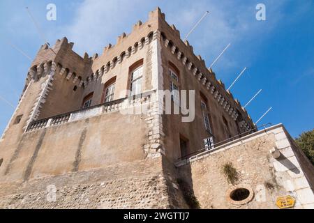 Le Château, Château Musée Grimaldi, ancienne tour du château contient aujourd'hui une galerie municipale à Cagnes-sur-mer. Ville de la Côte d'Azur près de Nice. France. (135) Banque D'Images