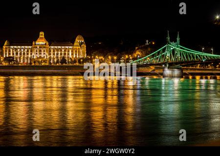 Pont de la liberté et Hôtel Gellert la nuit, Budapest Banque D'Images