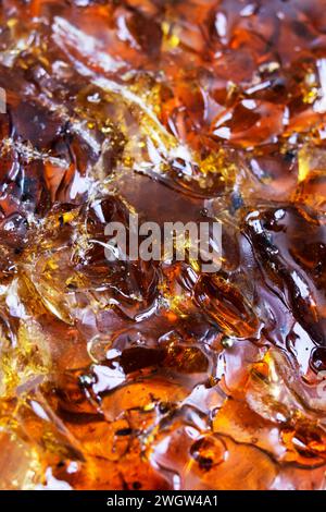 Rosin brun pour le soudage dans un pot, un fond ou une texture Banque D'Images