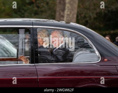 Londres, Royaume-Uni. 6 février 2024. Le roi et la reine quittent le palais Saint James et sont conduits au palais de Buckingham et c'est la première fois qu'ils sont vus en public depuis son diagnostic de cancer alors qu'il quitte Clarence House le lendemain du début de son traitement Credit : Richard Lincoln/Alamy Live News Banque D'Images