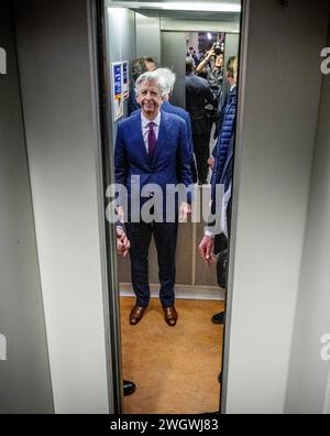 LA HAYE - L'informateur Ronald Plasterk s'adresse à la presse dans la zone de formation de la Chambre des représentants. Pieter Omtzigt de NSC Stops parle de former un cabinet avec PVV, VVD et BBB, après deux semaines de tensions croissantes et un week-end difficile avec des désaccords et des critiques des deux côtés. ANP ROBIN UTRECHT pays-bas Out - belgique Out Banque D'Images