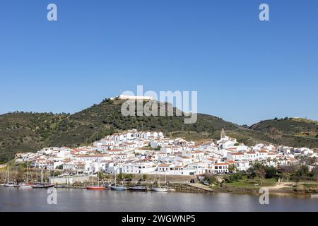 Vue panoramique du village Sanlucar de Guadiana à Huelva, Andalousie, sur les rives de la rivière Guadiana, à la frontière de l'espagne avec le portugal, en face de Banque D'Images