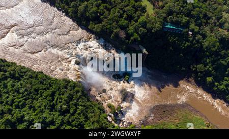 Vue panoramique aérienne à couper le souffle de Saltos del Monday, Paraguay. Vidéos FullHD de haute qualité Banque D'Images