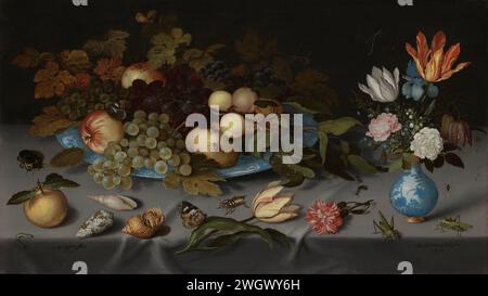 Nature morte avec des fruits et des fleurs, Balthasar van der AST, 1621 peinture nature morte avec des fruits et des fleurs. Sur une nappe blanche quelques fruits sur un plat en porcelaine et un bouquet de fleurs dans un vase en porcelaine. En outre, des coquillages, quelques insectes, forteresse, fourmis, papillons, sauterelles, chenille et araignées. panneau. peinture à l'huile (peinture) nature morte des plantes, des fleurs et des fruits. insectes : trémie à herbe. insectes : papillon. mollusques (+ coquille, coquille d'escargot, etc.) Banque D'Images