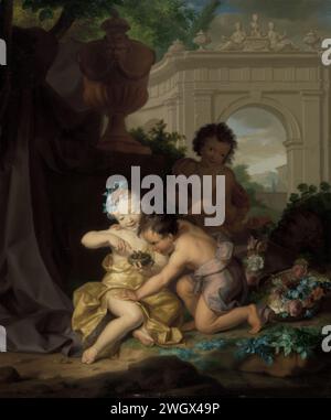 Trois enfants jouant avec un nid d'oiseau, Isaac Walraven (attribution rejetée), 1718 peignant dans un paysage avec une porte classique, une fille avec une robe de couleur or et des fleurs dans ses cheveux pointe un garçon avec un enveloppement violet se plie sur elle, sur un nid d'oiseau avec deux oiseaux. Derrière eux se tient à l'ombre un garçon riant Schalk qui les pointe. À côté des enfants se trouve un panier avec des fleurs. Une couronne de fleurs tressées pend autour d'un buste, peut-être de Priapus. À gauche du milieu se trouve un vase décoratif classique sur un piédestal. Une draperie violet foncé suspendue dans un arbre ferme le spectacle sur la gauche. Amst Banque D'Images