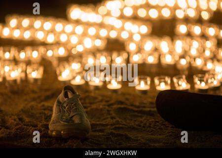 Madrid, Madrid, Espagne. 6 février 2024. Militants et voisins portant des banderoles lors d’un rassemblement dans le quartier Lavapies de Madrid pour commémorer les 14 morts de la tragédie d’El Tarajal. Le 6 février 2014, la Garde civile espagnole a utilisé un équipement anti-émeute pour empêcher les migrants de nager sur le territoire espagnol, où 14 personnes se sont noyées à mort. (Crédit image : © Luis Soto/ZUMA Press Wire) USAGE ÉDITORIAL SEULEMENT! Non destiné à UN USAGE commercial ! Banque D'Images