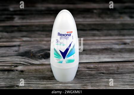 Le Caire, Egypte, 4 février 2024 : douche anti-transpirante Rexona fraîche, protection avancée 72 heures, Rexona est un déodorant et antitranspirant australien Banque D'Images