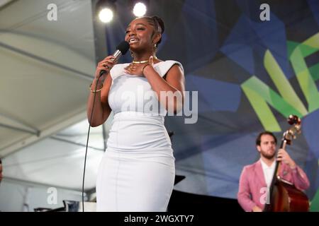 Samara Joy se produit en quad au Newport Jazz Festival 2023 au Fort Adams à Newport, Rhode Island, le 6 août 2023. Banque D'Images