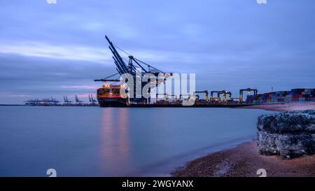 Felixstowe, Royaume-Uni - 5 janvier 2023 : Felixstowe Container Port, Suffolk, Royaume-Uni Banque D'Images