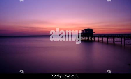 Coucher de soleil sur Totland Pier, île de Wight Banque D'Images