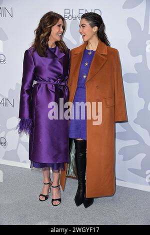 Teri Hatcher mit Tochter Emerson Tenney BEI der MARC CAIN DÉFILÉ im Rahmen der Berlin Fashion week Herbert/hiver 2024 in der Arena Berlin à Berlin AM 06.02.2024 *** Teri Hatcher avec sa fille Emerson Tenney à la MODE MARC CAIN SPECTACLE dans le cadre de la Berlin Fashion week Herbert hiver 2024 à l'Arena Berlin à Berlin le 06 02 2024 Banque D'Images